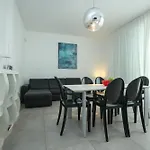 Apartman 25 *