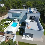 25 Apartman *