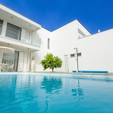 25 Luxury With Pool, Close To Apartment *