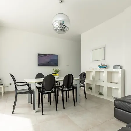 25 Luxury With Pool, Close To *