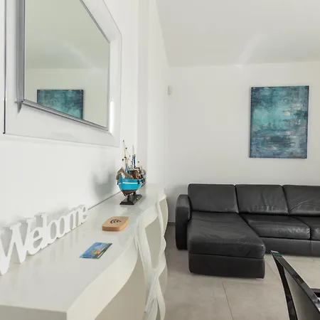 25 Luxury With Pool, Close To *