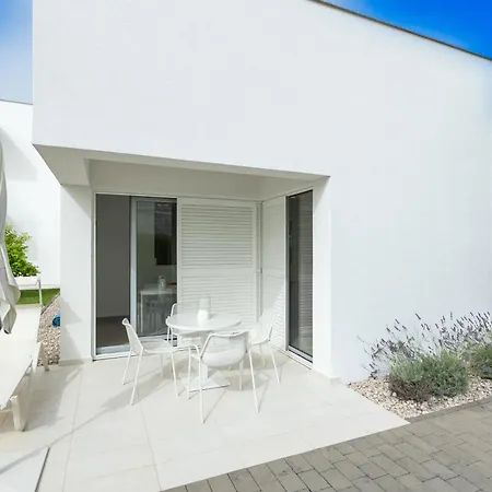 25 Luxury With Pool, Close To
