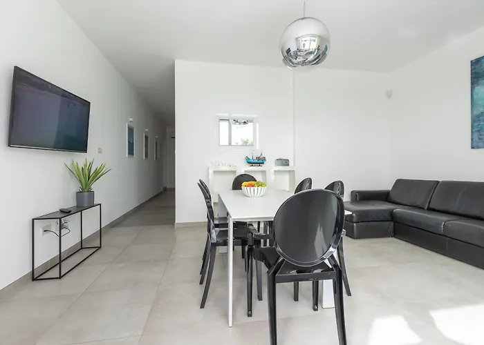 25 * Петрчане