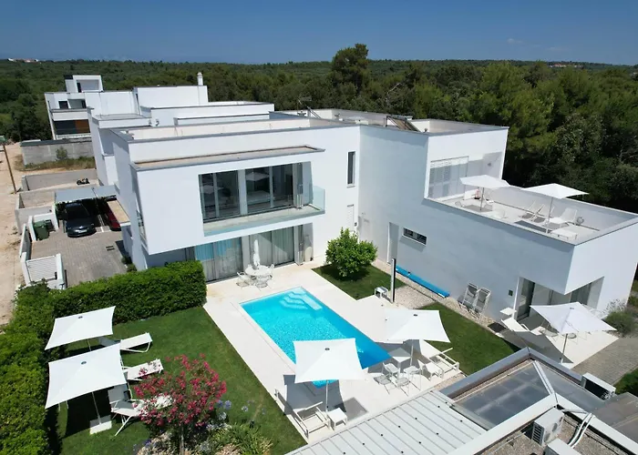 25 * Петрчане