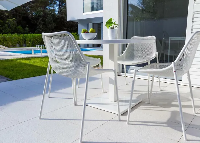 25 * Петрчане