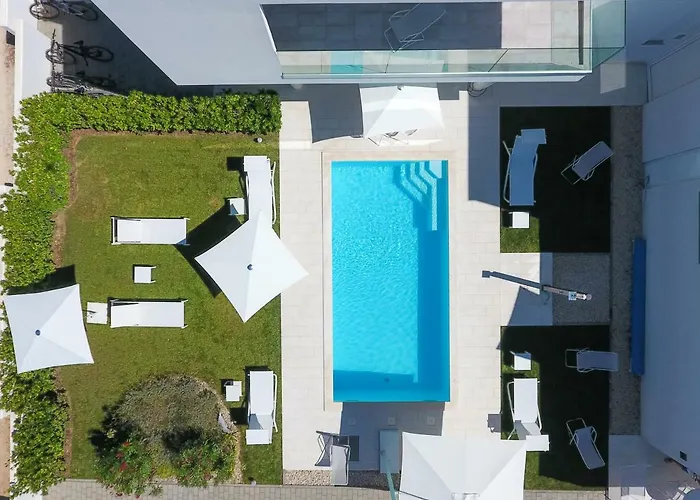 25 Апартаменты *